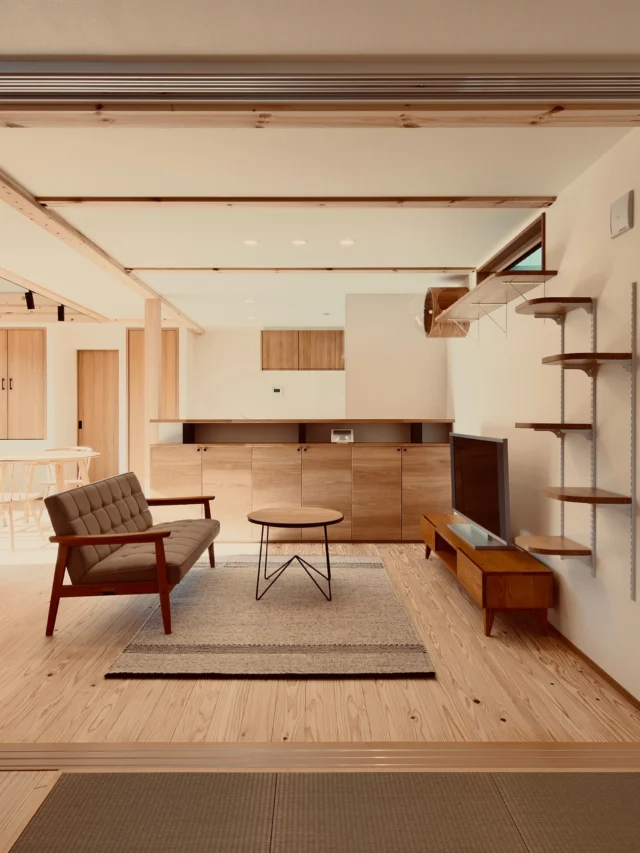 猫と  シンクホーム｜群馬
〜Wool＆Wood  
SHINKU HOME deaign FLAT HOUSE〜  自然素材でつくる平屋のデザインハウス専門店　  『流行に流されない』『自分らしさ』を大切にする住まいのアイデアをお届けします。  ＿＿＿＿＿＿＿＿＿＿＿＿＿＿＿＿　  資料請求・無料相談会・見学会の申し込みはHPからよろしくお願いします。
⬇️詳しくはプロフィールのリンクから
@shinku_home 
＿＿＿＿＿＿＿＿＿＿＿＿＿＿＿＿  【家づくりの特徴】
① 赤ちゃん基準のやさしい家づくり
アトピー､シックハウスに悩まされ･･･
羊毛断熱材･無垢材・コットン･しっくい・化学物資過敏症対応  ② 超長期優良住宅への取り組み
建築地と暮らし方で考える高断熱・高気密住宅
適地適作の家づくりで過剰スペックを抑える　  ③  平屋のすすめ
結婚・子育て・独立・夫婦二人・介護
コミュニケーション・家事楽だから永年満足　  ④  流行に流されない家　美しいデザインコードでつくる自由設計の平屋　企画住宅でありながら同じ家は一つもない、こだわりをめいっぱいつめこんでもけっして失敗しない、コンセプト型の注文住宅  ⑤  正しいライフプランのすすめ
借りられる住宅ローンで予算を決めてはいけない「変動､固定、団信、三大疾病、繰上げ返済、40年、50年、新NISA、イデコ･･･」
先ずは正しいお金の知識を身につけて下さい。  ⑥  床暖房も全館空調もいらない
実際の住み心地の体感
オーナー邸（シンクホームのＯＢ様）で展示場では伝わらないリアル暮らしを体感ください。　  ⑦  夢ノートではじめる家づくり　「自分らしさ」にとことんこだわりを。
家づくりの目的を明確にします。あなたの夢をあきらめない、妥協しない家づくり  〜〜〜〜〜〜〜〜〜〜〜〜〜〜〜
先ずは相談会へお越しください。
ご予約はホームページからお願いします🤲
プロフィールのリンクからHPへ
@shinku_home  #赤ちゃん基準の家づくり#自然素材の家 #無垢材 #羊毛断熱材 #高気密高断熱#長期優良住宅 
#流行に流されない
#あきることのないデザイン
#美しい平屋#平屋#ぐんまの平屋
#群馬工務店#前橋工務店#高崎工務店
#マイホーム#注文住宅#新築#住まい見学会