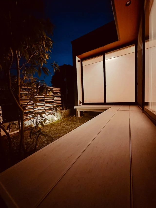 中庭  シンクホーム｜群馬
〜Wool＆Wood  
SHINKU HOME deaign FLAT HOUSE〜  自然素材でつくる平屋のデザインハウス専門店　  『流行に流されない』『自分らしさ』を大切にする住まいのアイデアをお届けします。  ＿＿＿＿＿＿＿＿＿＿＿＿＿＿＿＿　  資料請求・無料相談会・見学会の申し込みはHPからよろしくお願いします。
⬇️詳しくはプロフィールのリンクから
@shinku_home 
＿＿＿＿＿＿＿＿＿＿＿＿＿＿＿＿  【家づくりの特徴】
① 赤ちゃん基準のやさしい家づくり
アトピー､シックハウスに悩まされ･･･
羊毛断熱材･無垢材・コットン･しっくい・化学物資過敏症対応  ② 超長期優良住宅への取り組み
建築地と暮らし方で考える高断熱・高気密住宅
適地適作の家づくりで過剰スペックを抑える　  ③  平屋のすすめ
結婚・子育て・独立・夫婦二人・介護
コミュニケーション・家事楽だから永年満足　  ④  流行に流されない家　美しいデザインコードでつくる自由設計の平屋　企画住宅でありながら同じ家は一つもない、こだわりをめいっぱいつめこんでもけっして失敗しない、コンセプト型の注文住宅  ⑤  正しいライフプランのすすめ
借りられる住宅ローンで予算を決めてはいけない「変動､固定、団信、三大疾病、繰上げ返済、40年、50年、新NISA、イデコ･･･」
先ずは正しいお金の知識を身につけて下さい。  ⑥  床暖房も全館空調もいらない
実際の住み心地の体感
オーナー邸（シンクホームのＯＢ様）で展示場では伝わらないリアル暮らしを体感ください。　  ⑦  夢ノートではじめる家づくり　「自分らしさ」にとことんこだわりを。
家づくりの目的を明確にします。あなたの夢をあきらめない、妥協しない家づくり  〜〜〜〜〜〜〜〜〜〜〜〜〜〜〜
先ずは相談会へお越しください。
ご予約はホームページからお願いします🤲
プロフィールのリンクからHPへ
@shinku_home  #赤ちゃん基準の家づくり#自然素材の家 #無垢材 #羊毛断熱材 #高気密高断熱#長期優良住宅 
#流行に流されない
#あきることのないデザイン
#美しい平屋#平屋#ぐんまの平屋
#群馬工務店#前橋工務店#高崎工務店
#マイホーム#注文住宅#新築#住まい見学会