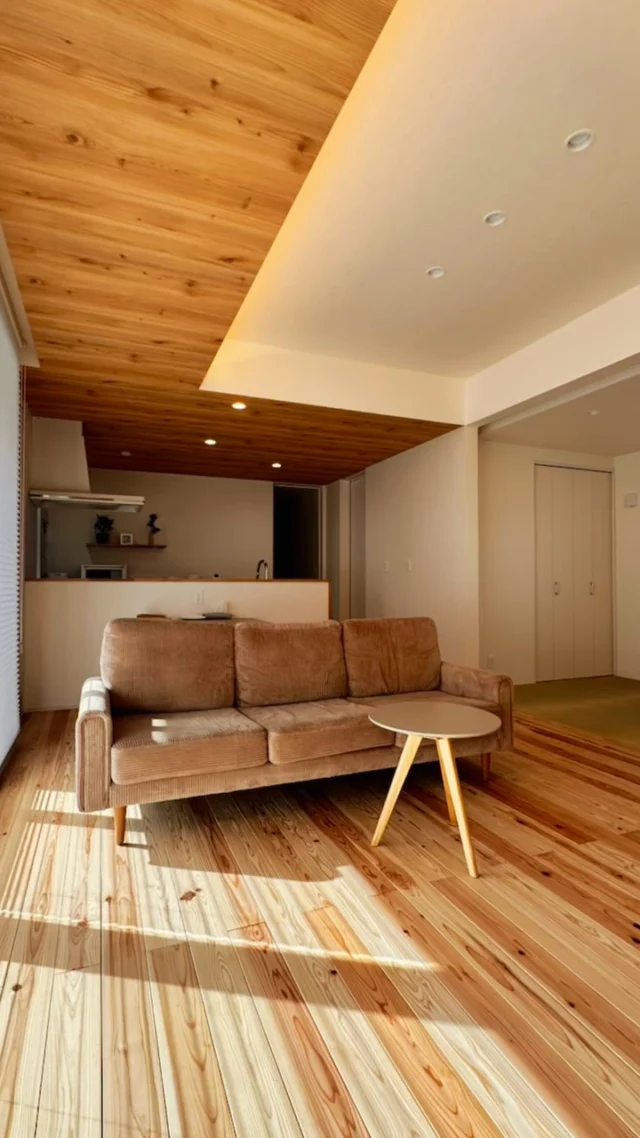 新しい家族をむかえる  シンクホーム｜群馬
〜Wool＆Wood  
SHINKU HOME deaign FLAT HOUSE〜  自然素材でつくる平屋のデザインハウス専門店　  『流行に流されない』『自分らしさ』を大切にする住まいのアイデアをお届けします。  ＿＿＿＿＿＿＿＿＿＿＿＿＿＿＿＿　  資料請求・無料相談会・見学会の申し込みはHPからよろしくお願いします。
⬇️詳しくはプロフィールのリンクから
@shinku_home 
＿＿＿＿＿＿＿＿＿＿＿＿＿＿＿＿  【家づくりの特徴】
① 赤ちゃん基準のやさしい家づくり
アトピー､シックハウスに悩まされ･･･
羊毛断熱材･無垢材・コットン･しっくい・化学物資過敏症対応  ② 超長期優良住宅への取り組み
建築地と暮らし方で考える高断熱・高気密住宅
適地適作の家づくりで過剰スペックを抑える　  ③  平屋のすすめ
結婚・子育て・独立・夫婦二人・介護
コミュニケーション・家事楽だから永年満足　  ④  流行に流されない家　美しいデザインコードでつくる自由設計の平屋　企画住宅でありながら同じ家は一つもない、こだわりをめいっぱいつめこんでもけっして失敗しない、コンセプト型の注文住宅  ⑤  正しいライフプランのすすめ
借りられる住宅ローンで予算を決めてはいけない「変動､固定、団信、三大疾病、繰上げ返済、40年、50年、新NISA、イデコ･･･」
先ずは正しいお金の知識を身につけて下さい。  ⑥  床暖房も全館空調もいらない
実際の住み心地の体感
オーナー邸（シンクホームのＯＢ様）で展示場では伝わらないリアル暮らしを体感ください。　  ⑦  夢ノートではじめる家づくり　「自分らしさ」にとことんこだわりを。
家づくりの目的を明確にします。あなたの夢をあきらめない、妥協しない家づくり  〜〜〜〜〜〜〜〜〜〜〜〜〜〜〜
先ずは相談会へお越しください。
ご予約はホームページからお願いします🤲
プロフィールのリンクからHPへ
@shinku_home  #赤ちゃん基準の家づくり#自然素材の家 #無垢材 #羊毛断熱材 #高気密高断熱#長期優良住宅 
#流行に流されない
#あきることのないデザイン
#美しい平屋#平屋#ぐんまの平屋
#群馬工務店#前橋工務店#高崎工務店
#マイホーム#注文住宅#新築#住まい見学会
#シンクホーム