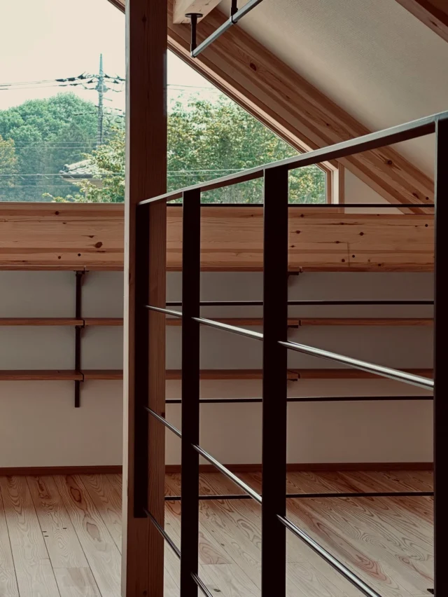 鉄と杉  シンクホーム｜群馬
〜Wool＆Wood  
SHINKU HOME deaign FLAT HOUSE〜  自然素材でつくる平屋のデザインハウス専門店　  『流行に流されない』『自分らしさ』を大切にする住まいのアイデアをお届けします。  ＿＿＿＿＿＿＿＿＿＿＿＿＿＿＿＿　  資料請求・無料相談会・見学会の申し込みはHPからよろしくお願いします。
⬇️詳しくはプロフィールのリンクから
@shinku_home 
＿＿＿＿＿＿＿＿＿＿＿＿＿＿＿＿  【家づくりの特徴】
① 赤ちゃん基準のやさしい家づくり
アトピー､シックハウスに悩まされ･･･
羊毛断熱材･無垢材・コットン･しっくい・化学物資過敏症対応  ② 超長期優良住宅への取り組み
建築地と暮らし方で考える高断熱・高気密住宅
適地適作の家づくりで過剰スペックを抑える　  ③  平屋のすすめ
結婚・子育て・独立・夫婦二人・介護
コミュニケーション・家事楽だから永年満足　  ④  流行に流されない家　美しいデザインコードでつくる自由設計の平屋　企画住宅でありながら同じ家は一つもない、こだわりをめいっぱいつめこんでもけっして失敗しない、コンセプト型の注文住宅  ⑤  正しいライフプランのすすめ
借りられる住宅ローンで予算を決めてはいけない「変動､固定、団信、三大疾病、繰上げ返済、40年、50年、新NISA、イデコ･･･」
先ずは正しいお金の知識を身につけて下さい。  ⑥  床暖房も全館空調もいらない
実際の住み心地の体感
オーナー邸（シンクホームのＯＢ様）で展示場では伝わらないリアル暮らしを体感ください。　  ⑦  夢ノートではじめる家づくり　「自分らしさ」にとことんこだわりを。
家づくりの目的を明確にします。あなたの夢をあきらめない、妥協しない家づくり  〜〜〜〜〜〜〜〜〜〜〜〜〜〜〜
先ずは相談会へお越しください。
ご予約はホームページからお願いします🤲
プロフィールのリンクからHPへ
@shinku_home  #赤ちゃん基準の家づくり#自然素材の家 #無垢材 #羊毛断熱材 #高気密高断熱#長期優良住宅 
#流行に流されない
#あきることのないデザイン
#美しい平屋#平屋#ぐんまの平屋
#群馬工務店#前橋工務店#高崎工務店
#マイホーム#注文住宅#新築#住まい見学会
#シンクホーム