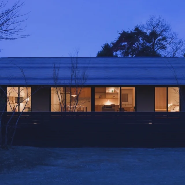 心に灯をともす、柔らかなあかり  シンクホーム｜群馬
〜Wool＆Wood  
SHINKU HOME deaign FLAT HOUSE〜  自然素材でつくる平屋のデザインハウス専門店　  『流行に流されない』『自分らしさ』を大切にする住まいのアイデアをお届けします。  ＿＿＿＿＿＿＿＿＿＿＿＿＿＿＿＿　  資料請求・無料相談会・見学会の申し込みはHPからよろしくお願いします。
⬇️詳しくはプロフィールのリンクから
@shinku_home 
＿＿＿＿＿＿＿＿＿＿＿＿＿＿＿＿  【家づくりの特徴】
① 赤ちゃん基準のやさしい家づくり
アトピー､シックハウスに悩まされ･･･
羊毛断熱材･無垢材・コットン･しっくい・化学物資過敏症対応  ② 超長期優良住宅への取り組み
建築地と暮らし方で考える高断熱・高気密住宅
適地適作の家づくりで過剰スペックを抑える　  ③  平屋のすすめ
結婚・子育て・独立・夫婦二人・介護
コミュニケーション・家事楽だから永年満足　  ④  流行に流されない家　美しいデザインコードでつくる自由設計の平屋　企画住宅でありながら同じ家は一つもない、こだわりをめいっぱいつめこんでもけっして失敗しない、コンセプト型の注文住宅  ⑤  正しいライフプランのすすめ
借りられる住宅ローンで予算を決めてはいけない「変動､固定、団信、三大疾病、繰上げ返済、40年、50年、新NISA、イデコ･･･」
先ずは正しいお金の知識を身につけて下さい。  ⑥  床暖房も全館空調もいらない
実際の住み心地の体感
オーナー邸（シンクホームのＯＢ様）で展示場では伝わらないリアル暮らしを体感ください。　  ⑦  夢ノートではじめる家づくり　「自分らしさ」にとことんこだわりを。
家づくりの目的を明確にします。あなたの夢をあきらめない、妥協しない家づくり  〜〜〜〜〜〜〜〜〜〜〜〜〜〜〜
先ずは相談会へお越しください。
ご予約はホームページからお願いします🤲
プロフィールのリンクからHPへ
@shinku_home  #赤ちゃん基準の家づくり#自然素材の家 #無垢材 #羊毛断熱材 #高気密高断熱#長期優良住宅 
#流行に流されない
#あきることのないデザイン
#美しい平屋#平屋#ぐんまの平屋
#群馬工務店#前橋工務店#高崎工務店
#マイホーム#注文住宅#新築#住まい見学会
#シンクホーム