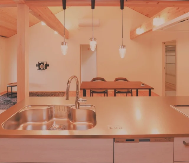 いつも見ているよ  シンクホーム｜群馬
〜Wool＆Wood  
SHINKU HOME deaign FLAT HOUSE〜  自然素材でつくる平屋のデザインハウス専門店　  『流行に流されない』『自分らしさ』を大切にする住まいのアイデアをお届けします。  ＿＿＿＿＿＿＿＿＿＿＿＿＿＿＿＿　  資料請求・無料相談会・見学会の申し込みはHPからよろしくお願いします。
⬇️詳しくはプロフィールのリンクから
@shinku_home 
＿＿＿＿＿＿＿＿＿＿＿＿＿＿＿＿  【家づくりの特徴】
① 赤ちゃん基準のやさしい家づくり
アトピー､シックハウスに悩まされ･･･
羊毛断熱材･無垢材・コットン･しっくい・化学物資過敏症対応  ② 超長期優良住宅への取り組み
建築地と暮らし方で考える高断熱・高気密住宅
適地適作の家づくりで過剰スペックを抑える　  ③  平屋のすすめ
結婚・子育て・独立・夫婦二人・介護
コミュニケーション・家事楽だから永年満足　  ④  流行に流されない家　美しいデザインコードでつくる自由設計の平屋　企画住宅でありながら同じ家は一つもない、こだわりをめいっぱいつめこんでもけっして失敗しない、コンセプト型の注文住宅  ⑤  正しいライフプランのすすめ
借りられる住宅ローンで予算を決めてはいけない「変動､固定、団信、三大疾病、繰上げ返済、40年、50年、新NISA、イデコ･･･」
先ずは正しいお金の知識を身につけて下さい。  ⑥  床暖房も全館空調もいらない
実際の住み心地の体感
オーナー邸（シンクホームのＯＢ様）で展示場では伝わらないリアル暮らしを体感ください。　  ⑦  夢ノートではじめる家づくり　「自分らしさ」にとことんこだわりを。
家づくりの目的を明確にします。あなたの夢をあきらめない、妥協しない家づくり  〜〜〜〜〜〜〜〜〜〜〜〜〜〜〜
先ずは相談会へお越しください。
ご予約はホームページからお願いします🤲
プロフィールのリンクからHPへ
@shinku_home  #赤ちゃん基準の家づくり#自然素材の家 #無垢材 #羊毛断熱材 #高気密高断熱#長期優良住宅 
#流行に流されない
#あきることのないデザイン
#美しい平屋#平屋#ぐんまの平屋
#群馬工務店#前橋工務店#高崎工務店
#マイホーム#注文住宅#新築#住まい見学会