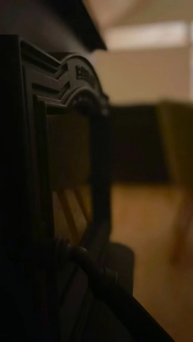 火のある暮らし　
pellet stove（ペレットストーブ）  Wool＆Wood  
SHINKU HOME deaign FLAT HOUSE
自然素材でつくる平屋のデザインハウス専門店　シンクホームが『流行に流されない』『自分らしさ』を大切にする住まいのアイデアをお届けします。
＿＿＿＿＿＿＿＿＿＿＿＿＿＿＿＿　
資料請求・無料相談会・見学会の申し込みはHPからよろしくお願いします。
⬇️詳しくはプロフィールのリンクから
@shinku_home 
＿＿＿＿＿＿＿＿＿＿＿＿＿＿＿＿
【家づくりの特徴】
① 赤ちゃん基準のやさしい家づくり
アトピー､シックハウスに悩まされ･･･
羊毛断熱材･無垢材・コットン･しっくい・化学物資過敏症対応  ② 超長期優良住宅への取り組み
建築地と暮らし方で考える高断熱・高気密住宅
適地適作の家づくりで過剰スペックを抑える　  ③  平屋のすすめ
結婚・子育て・独立・夫婦二人・介護
コミュニケーション・家事楽だから永年満足　  ④  流行に流されない家　美しいデザインコードでつくる自由設計の平屋　企画住宅でありながら同じ家は一つもない、こだわりをめいっぱいつめこんでもけっして失敗しない、コンセプト型の注文住宅  ⑤  正しいライフプランのすすめ
借りられる住宅ローンで予算を決めてはいけない「変動､固定、団信、三大疾病、繰上げ返済、40年、50年、新NISA、イデコ･･･」
先ずは正しいお金の知識を身につけて下さい。  ⑥  床暖房も全館空調もいらない
実際の住み心地の体感
オーナー邸（シンクホームのＯＢ様）で展示場では伝わらないリアル暮らしを体感ください。　  ⑦  夢ノートではじめる家づくり　「自分らしさ」にとことんこだわりを。
家づくりの目的を明確にします。あなたの夢をあきらめない、妥協しない家づくり  Wool＆Wood  
SHINKU HOME deaign FLAT HOUSE
ウールな木の家　平屋のデザインハウス専門店  先ずは相談会へお越しください。
ご予約はホームページからお願いします🤲
プロフィールのリンクからHPへ
@shinku_home  #赤ちゃん基準の家づくり#自然素材の家 #無垢材 #羊毛断熱材 #高気密高断熱　#長期優良住宅 #コンパクト #注文住宅 #流行に流されない家 
#あきることのないデザイン#美しい平屋 #大和比 #正しいお金の知識 #住まい見学会　#住まい参観 #床暖房のいらない家 #和モダン#全館空調はいらない#夢を叶える #自分らしさ #とことんこだわる #平屋#新築#群馬#前橋#高崎#マイホーム#ぐんまの平屋 #群馬に移住