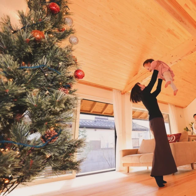 流行は変わるけど、家族の記憶は色褪せない。
一瞬の「今っぽさ」より、ずっと続く「好き」を  シンクホーム｜群馬
〜Wool＆Wood  
SHINKU HOME deaign FLAT HOUSE〜  自然素材でつくる平屋のデザインハウス専門店　  『流行に流されない』『自分らしさ』を大切にする住まいのアイデアをお届けします。  ＿＿＿＿＿＿＿＿＿＿＿＿＿＿＿＿　  資料請求・無料相談会・見学会の申し込みはHPからよろしくお願いします。
⬇️詳しくはプロフィールのリンクから
@shinku_home 
＿＿＿＿＿＿＿＿＿＿＿＿＿＿＿＿  【家づくりの特徴】
① 赤ちゃん基準のやさしい家づくり
アトピー､シックハウスに悩まされ･･･
羊毛断熱材･無垢材・コットン･しっくい・化学物資過敏症対応  ② 超長期優良住宅への取り組み
建築地と暮らし方で考える高断熱・高気密住宅
適地適作の家づくりで過剰スペックを抑える　  ③  平屋のすすめ
結婚・子育て・独立・夫婦二人・介護
コミュニケーション・家事楽だから永年満足　  ④  流行に流されない家　美しいデザインコードでつくる自由設計の平屋　企画住宅でありながら同じ家は一つもない、こだわりをめいっぱいつめこんでもけっして失敗しない、コンセプト型の注文住宅  ⑤  正しいライフプランのすすめ
借りられる住宅ローンで予算を決めてはいけない「変動､固定、団信、三大疾病、繰上げ返済、40年、50年、新NISA、イデコ･･･」
先ずは正しいお金の知識を身につけて下さい。  ⑥  床暖房も全館空調もいらない
実際の住み心地の体感
オーナー邸（シンクホームのＯＢ様）で展示場では伝わらないリアル暮らしを体感ください。　  ⑦  夢ノートではじめる家づくり　「自分らしさ」にとことんこだわりを。
家づくりの目的を明確にします。あなたの夢をあきらめない、妥協しない家づくり  〜〜〜〜〜〜〜〜〜〜〜〜〜〜〜
先ずは相談会へお越しください。
ご予約はホームページからお願いします🤲
プロフィールのリンクからHPへ
@shinku_home  #赤ちゃん基準の家づくり#自然素材の家 #無垢材 #羊毛断熱材 #高気密高断熱長期優良住宅 
流行に流されない
あきることのないデザイン
美しい平屋平屋ぐんまの平屋
群馬工務店前橋工務店高崎工務店
マイホーム注文住宅新築住まい見学会
シンクホーム