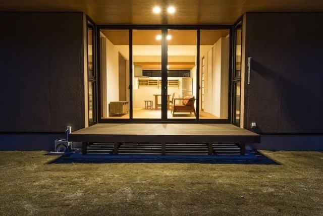 流行は変わるけど、家族の記憶は色褪せない。
一瞬の「今っぽさ」より、ずっと続く「好き」を  シンクホーム｜群馬
〜Wool＆Wood  
SHINKU HOME deaign FLAT HOUSE〜  自然素材でつくる平屋のデザインハウス専門店　  『流行に流されない』『自分らしさ』を大切にする住まいのアイデアをお届けします。  ＿＿＿＿＿＿＿＿＿＿＿＿＿＿＿＿　  資料請求・無料相談会・見学会の申し込みはHPからよろしくお願いします。
⬇️詳しくはプロフィールのリンクから
@shinku_home 
＿＿＿＿＿＿＿＿＿＿＿＿＿＿＿＿  【家づくりの特徴】
① 赤ちゃん基準のやさしい家づくり
アトピー､シックハウスに悩まされ･･･
羊毛断熱材･無垢材・コットン･しっくい・化学物資過敏症対応  ② 超長期優良住宅への取り組み
建築地と暮らし方で考える高断熱・高気密住宅
適地適作の家づくりで過剰スペックを抑える　  ③  平屋のすすめ
結婚・子育て・独立・夫婦二人・介護
コミュニケーション・家事楽だから永年満足　  ④  流行に流されない家　美しいデザインコードでつくる自由設計の平屋　企画住宅でありながら同じ家は一つもない、こだわりをめいっぱいつめこんでもけっして失敗しない、コンセプト型の注文住宅  ⑤  正しいライフプランのすすめ
借りられる住宅ローンで予算を決めてはいけない「変動､固定、団信、三大疾病、繰上げ返済、40年、50年、新NISA、イデコ･･･」
先ずは正しいお金の知識を身につけて下さい。  ⑥  床暖房も全館空調もいらない
実際の住み心地の体感
オーナー邸（シンクホームのＯＢ様）で展示場では伝わらないリアル暮らしを体感ください。　  ⑦  夢ノートではじめる家づくり　「自分らしさ」にとことんこだわりを。
家づくりの目的を明確にします。あなたの夢をあきらめない、妥協しない家づくり  〜〜〜〜〜〜〜〜〜〜〜〜〜〜〜
先ずは相談会へお越しください。
ご予約はホームページからお願いします🤲
プロフィールのリンクからHPへ
@shinku_home  #赤ちゃん基準の家づくり#自然素材の家 #無垢材 #羊毛断熱材 #高気密高断熱長期優良住宅 
流行に流されない
あきることのないデザイン
美しい平屋平屋ぐんまの平屋
群馬工務店前橋工務店高崎工務店
マイホーム注文住宅新築住まい見学会
シンクホーム