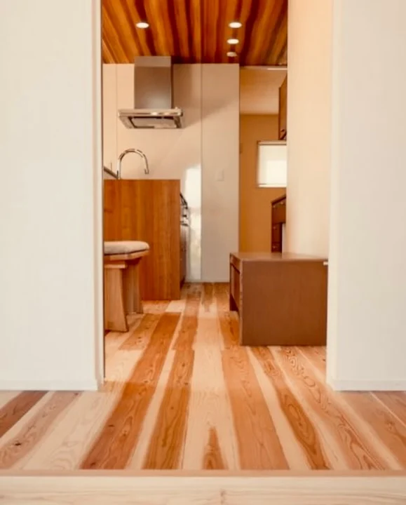 流行は変わるけど、家族の記憶は色褪せない。
一瞬の「今っぽさ」より、ずっと続く「好き」を  シンクホーム｜群馬
〜Wool＆Wood  
SHINKU HOME deaign FLAT HOUSE〜  自然素材でつくる平屋のデザインハウス専門店　  『流行に流されない』『自分らしさ』を大切にする住まいのアイデアをお届けします。  ＿＿＿＿＿＿＿＿＿＿＿＿＿＿＿＿　  資料請求・無料相談会・見学会の申し込みはHPからよろしくお願いします。
⬇️詳しくはプロフィールのリンクから
@shinku_home 
＿＿＿＿＿＿＿＿＿＿＿＿＿＿＿＿  【家づくりの特徴】
① 赤ちゃん基準のやさしい家づくり
アトピー､シックハウスに悩まされ･･･
羊毛断熱材･無垢材・コットン･しっくい・化学物資過敏症対応  ② 超長期優良住宅への取り組み
建築地と暮らし方で考える高断熱・高気密住宅
適地適作の家づくりで過剰スペックを抑える　  ③  平屋のすすめ
結婚・子育て・独立・夫婦二人・介護
コミュニケーション・家事楽だから永年満足　  ④  流行に流されない家　美しいデザインコードでつくる自由設計の平屋　企画住宅でありながら同じ家は一つもない、こだわりをめいっぱいつめこんでもけっして失敗しない、コンセプト型の注文住宅  ⑤  正しいライフプランのすすめ
借りられる住宅ローンで予算を決めてはいけない「変動､固定、団信、三大疾病、繰上げ返済、40年、50年、新NISA、イデコ･･･」
先ずは正しいお金の知識を身につけて下さい。  ⑥  床暖房も全館空調もいらない
実際の住み心地の体感
オーナー邸（シンクホームのＯＢ様）で展示場では伝わらないリアル暮らしを体感ください。　  ⑦  夢ノートではじめる家づくり　「自分らしさ」にとことんこだわりを。
家づくりの目的を明確にします。あなたの夢をあきらめない、妥協しない家づくり  〜〜〜〜〜〜〜〜〜〜〜〜〜〜〜
先ずは相談会へお越しください。
ご予約はホームページからお願いします🤲
プロフィールのリンクからHPへ
@shinku_home  #赤ちゃん基準の家づくり#自然素材の家 #無垢材 #羊毛断熱材 高気密高断熱長期優良住宅 
流行に流されない
あきることのないデザイン
美しい平屋平屋ぐんまの平屋
群馬工務店前橋工務店高崎工務店
マイホーム注文住宅新築住まい見学会
シンクホーム