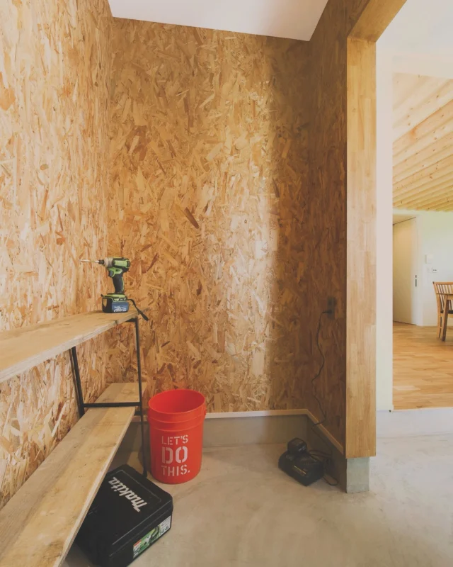 日々を、ここに置く  流行は変わるけど、家族の記憶は色褪せない。
一瞬の「今っぽさ」より、ずっと続く「好き」を  シンクホーム｜群馬
〜Wool＆Wood  
SHINKU HOME deaign FLAT HOUSE〜  自然素材でつくる平屋のデザインハウス専門店　  『流行に流されない』『自分らしさ』を大切にする住まいのアイデアをお届けします。  ＿＿＿＿＿＿＿＿＿＿＿＿＿＿＿＿　  資料請求・無料相談会・見学会の申し込みはHPからよろしくお願いします。
⬇️詳しくはプロフィールのリンクから
@shinku_home 
＿＿＿＿＿＿＿＿＿＿＿＿＿＿＿＿  【家づくりの特徴】
① 赤ちゃん基準のやさしい家づくり
アトピー､シックハウスに悩まされ･･･
羊毛断熱材･無垢材・コットン･しっくい・化学物資過敏症対応  ② 超長期優良住宅への取り組み
建築地と暮らし方で考える高断熱・高気密住宅
適地適作の家づくりで過剰スペックを抑える　  ③  平屋のすすめ
結婚・子育て・独立・夫婦二人・介護
コミュニケーション・家事楽だから永年満足　  ④  流行に流されない家　美しいデザインコードでつくる自由設計の平屋　企画住宅でありながら同じ家は一つもない、こだわりをめいっぱいつめこんでもけっして失敗しない、コンセプト型の注文住宅  ⑤  正しいライフプランのすすめ
借りられる住宅ローンで予算を決めてはいけない「変動､固定、団信、三大疾病、繰上げ返済、40年、50年、新NISA、イデコ･･･」
先ずは正しいお金の知識を身につけて下さい。  ⑥  床暖房も全館空調もいらない
実際の住み心地の体感
オーナー邸（シンクホームのＯＢ様）で展示場では伝わらないリアル暮らしを体感ください。　  ⑦  夢ノートではじめる家づくり　「自分らしさ」にとことんこだわりを。
家づくりの目的を明確にします。あなたの夢をあきらめない、妥協しない家づくり  〜〜〜〜〜〜〜〜〜〜〜〜〜〜〜
先ずは相談会へお越しください。
ご予約はホームページからお願いします🤲
プロフィールのリンクからHPへ
@shinku_home  #赤ちゃん基準の家づくり#自然素材の家 #無垢材 #羊毛断熱材 #高気密高断熱長期優良住宅 
流行に流されない
あきることのないデザイン
美しい平屋平屋ぐんまの平屋
群馬工務店前橋工務店高崎工務店
マイホーム注文住宅新築住まい見学会
シンクホーム